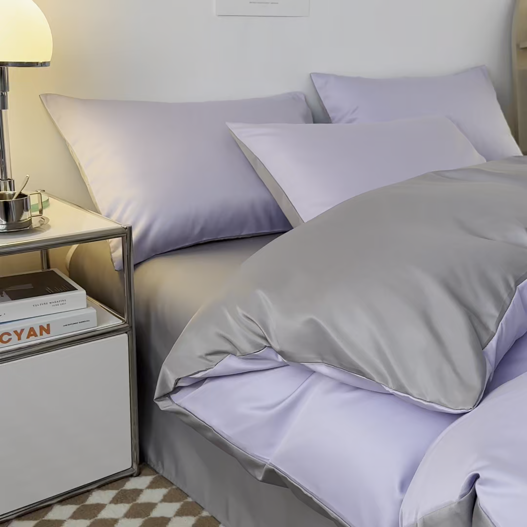 91家纺网 家纺一手货源 找家纺 缦绣阁家纺  2026新款夏季轻奢水洗冰丝四件套真丝简约纯色被罩被套学生宿舍三件套-洛可可系列 洛可可-淡雅紫+浅灰