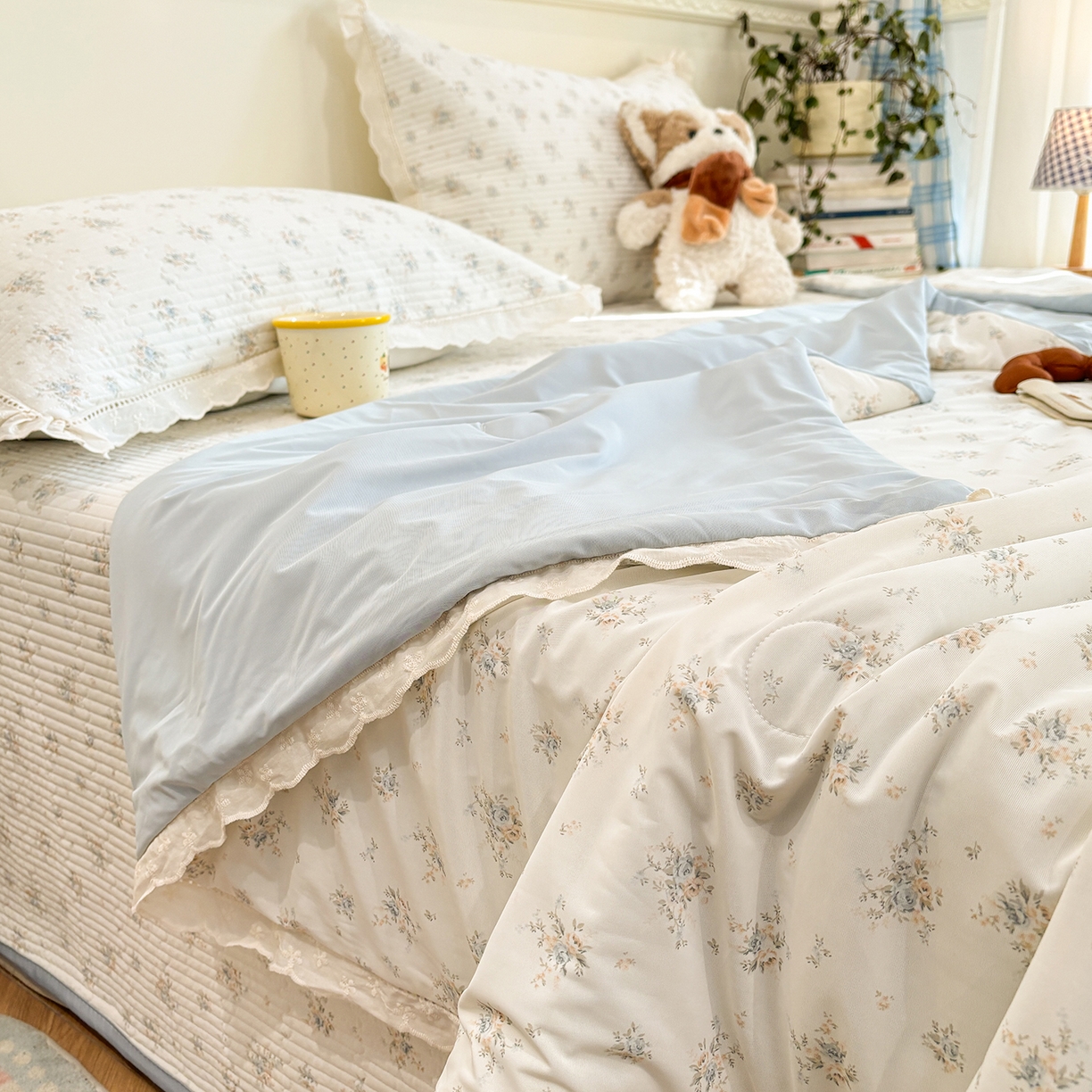 91家纺网 家纺一手货源 找家纺 优悦生活馆 2026新款花边款锦氨凉感丝夏被 花信