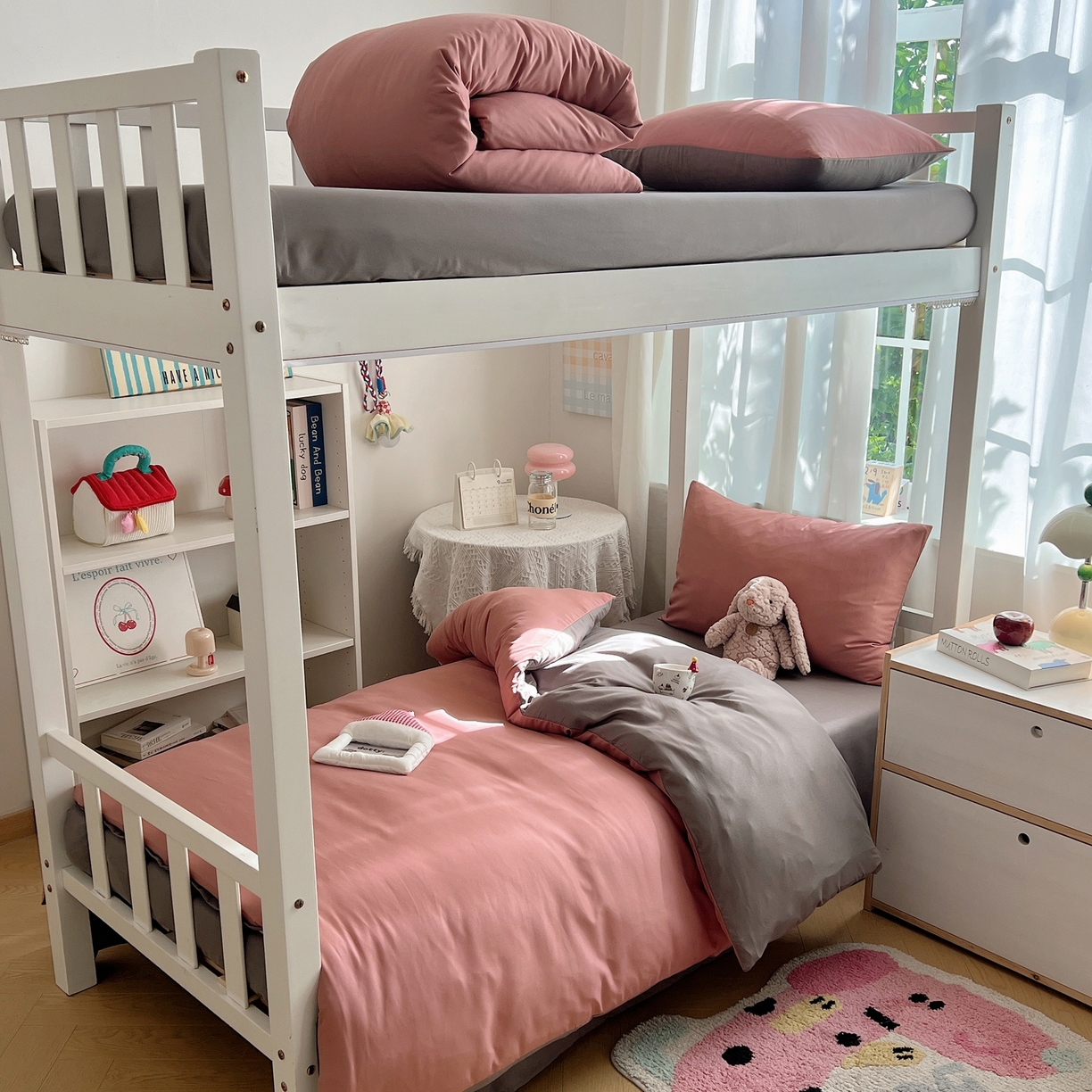 91家纺网 家纺一手货源 找家纺 缦绣阁家纺 2026新款亲肤水洗棉纯色四件套床单被罩被套单件学生宿舍上下铺单人三件套 豆沙浅灰