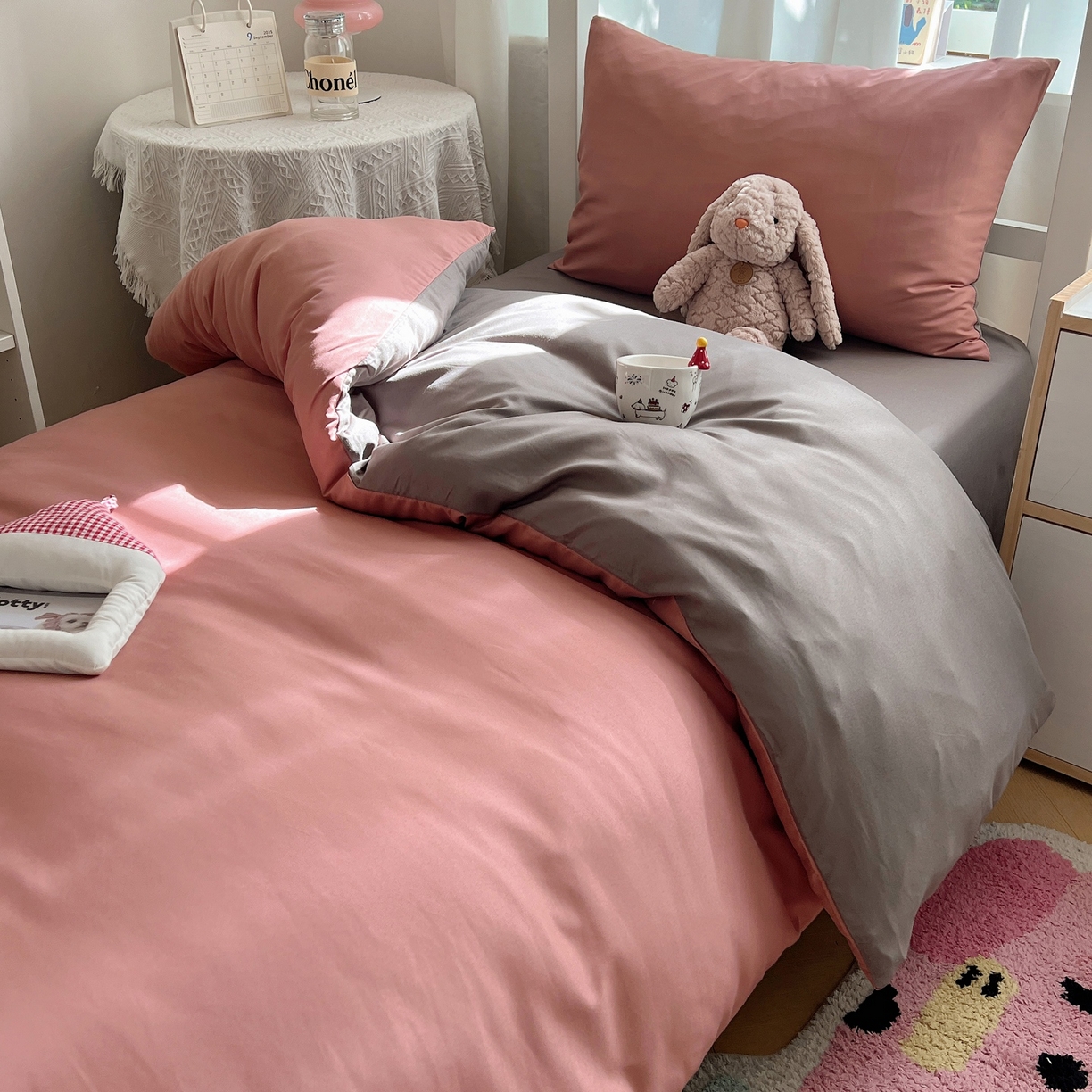 91家纺网 家纺一手货源 找家纺 缦绣阁家纺 2026新款亲肤水洗棉纯色四件套床单被罩被套单件学生宿舍上下铺单人三件套 豆沙浅灰