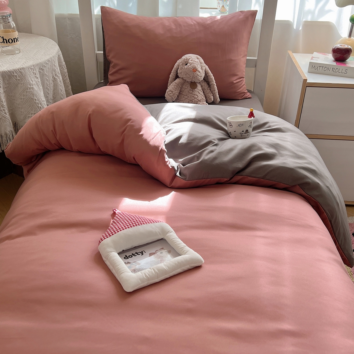 91家纺网 家纺一手货源 找家纺 缦绣阁家纺 2026新款亲肤水洗棉纯色四件套床单被罩被套单件学生宿舍上下铺单人三件套 豆沙浅灰