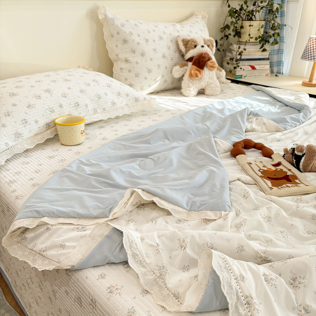 91家纺网 家纺一手货源 找家纺 优悦生活馆 2026新款花边款锦氨凉感丝夏被 花信