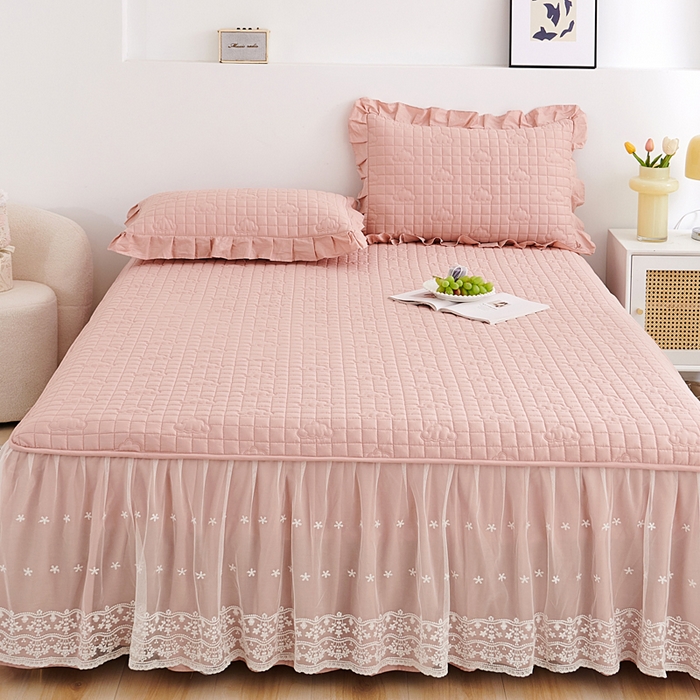 91家纺网 家纺一手货源 找家纺 沁童儿童用品店 2026新款全棉纯棉夹棉花边床裙系列 淡粉色