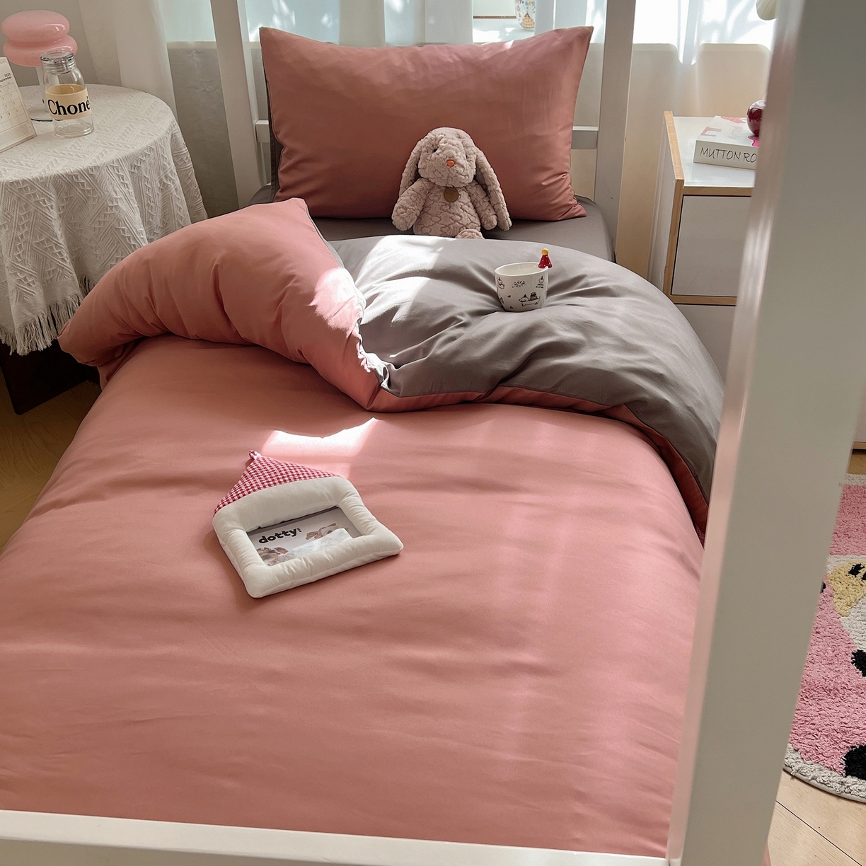 91家纺网 家纺一手货源 找家纺 缦绣阁家纺 2026新款亲肤水洗棉纯色四件套床单被罩被套单件学生宿舍上下铺单人三件套 豆沙浅灰