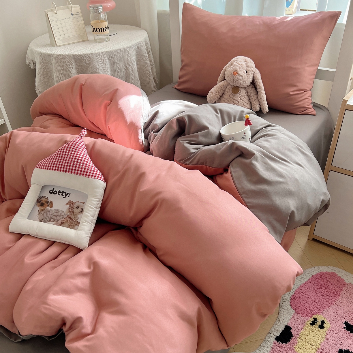 91家纺网 家纺一手货源 找家纺 缦绣阁家纺 2026新款亲肤水洗棉纯色四件套床单被罩被套单件学生宿舍上下铺单人三件套 豆沙浅灰