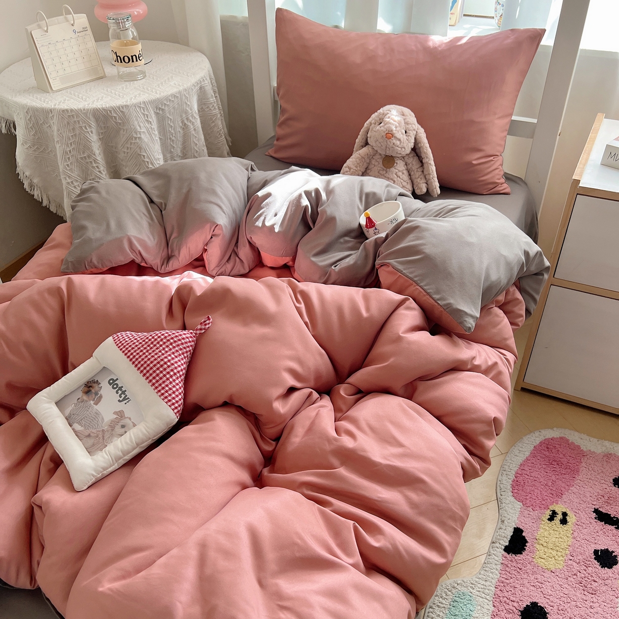 91家纺网 家纺一手货源 找家纺 缦绣阁家纺 2026新款亲肤水洗棉纯色四件套床单被罩被套单件学生宿舍上下铺单人三件套 豆沙浅灰