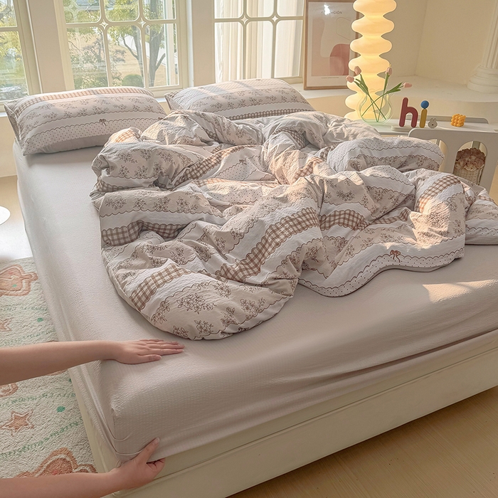 91家纺网 家纺一手货源 找家纺 悠米悠家 2026新款亲肤舒适木棉双层纱印花四件套 焦糖花境