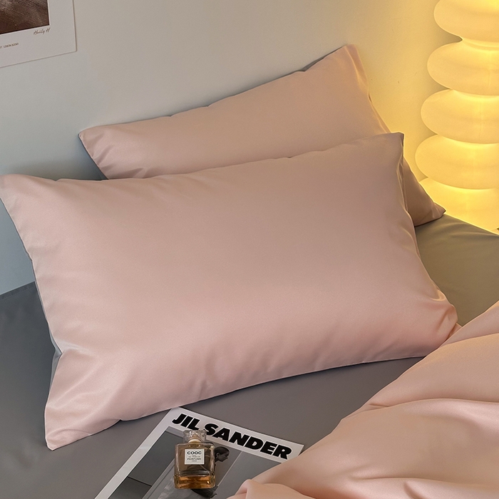 91家纺网 家纺一手货源 找家纺 缦绣阁家纺  2026新款夏季轻奢水洗冰丝四件套真丝简约纯色被罩被套学生宿舍三件套-洛可可系列 洛可可-粉色+银灰