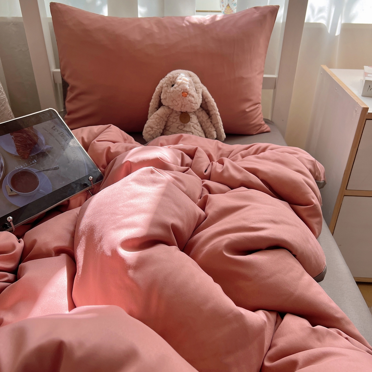 91家纺网 家纺一手货源 找家纺 缦绣阁家纺 2026新款亲肤水洗棉纯色四件套床单被罩被套单件学生宿舍上下铺单人三件套 豆沙浅灰