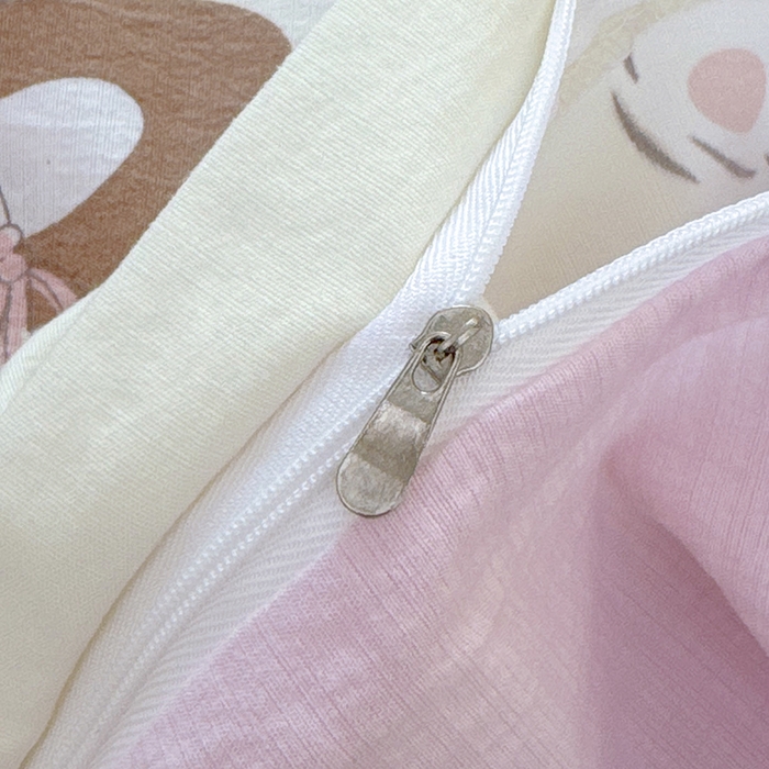 91家纺网 家纺一手货源 找家纺 悠米悠家 2026新款亲肤舒适木棉双层纱印花四件套 萌趣派对