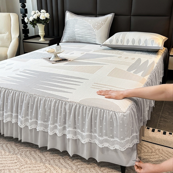 91家纺网 家纺一手货源 找家纺 宜派家纺 2026新款几何PE凉感丝床裙款凉席三件套 几何灰-床裙