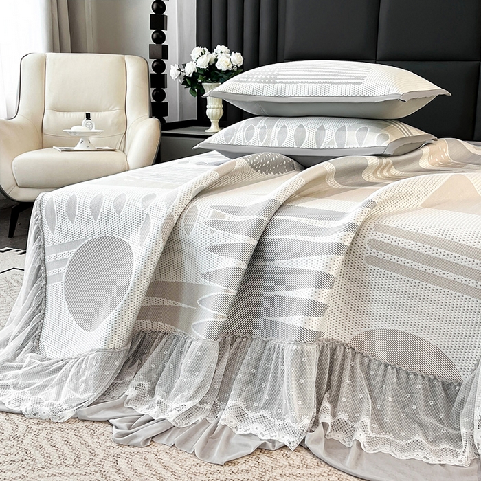 91家纺网 家纺一手货源 找家纺 宜派家纺 2026新款几何PE凉感丝床裙款凉席三件套 几何灰-床裙