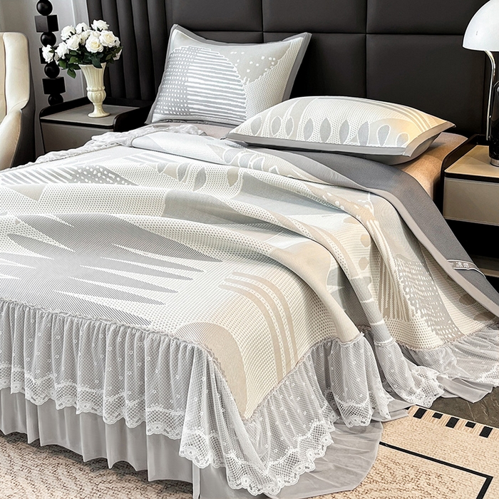 91家纺网 家纺一手货源 找家纺 宜派家纺 2026新款几何PE凉感丝床裙款凉席三件套 几何灰-床裙