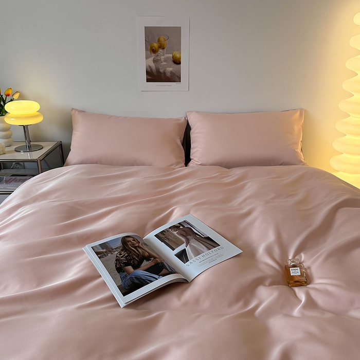 91家纺网 家纺一手货源 找家纺 缦绣阁家纺  2026新款夏季轻奢水洗冰丝四件套真丝简约纯色被罩被套学生宿舍三件套-洛可可系列 洛可可-粉色+银灰