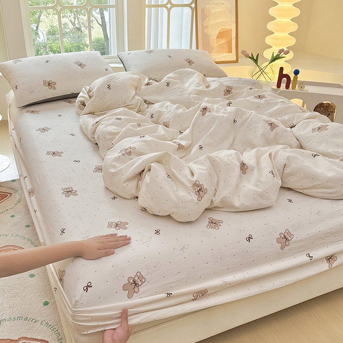 91家纺网 家纺一手货源 找家纺 悠米悠家 2026新款亲肤舒适木棉双层纱印花四件套 可可萌熊