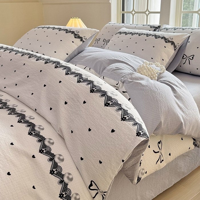 91家纺网 家纺一手货源 找家纺 悠米悠家 2026新款亲肤舒适木棉双层纱印花四件套 赫本日记