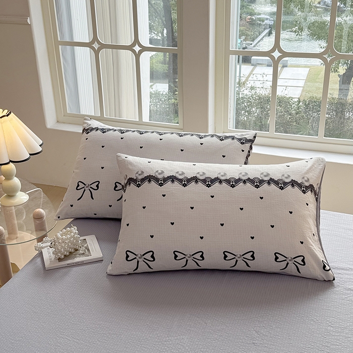 91家纺网 家纺一手货源 找家纺 悠米悠家 2026新款亲肤舒适木棉双层纱印花四件套 赫本日记