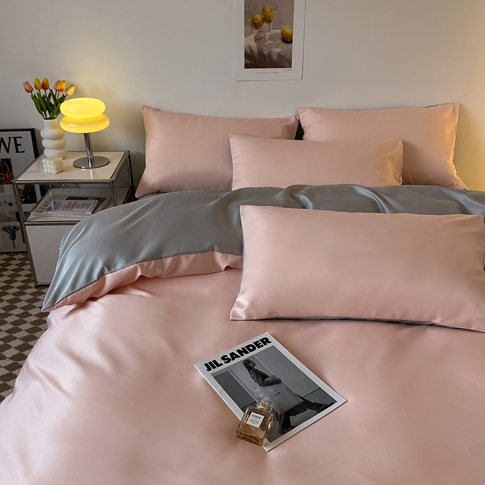 91家纺网 家纺一手货源 找家纺 缦绣阁家纺  2026新款夏季轻奢水洗冰丝四件套真丝简约纯色被罩被套学生宿舍三件套-洛可可系列 洛可可-粉色+银灰