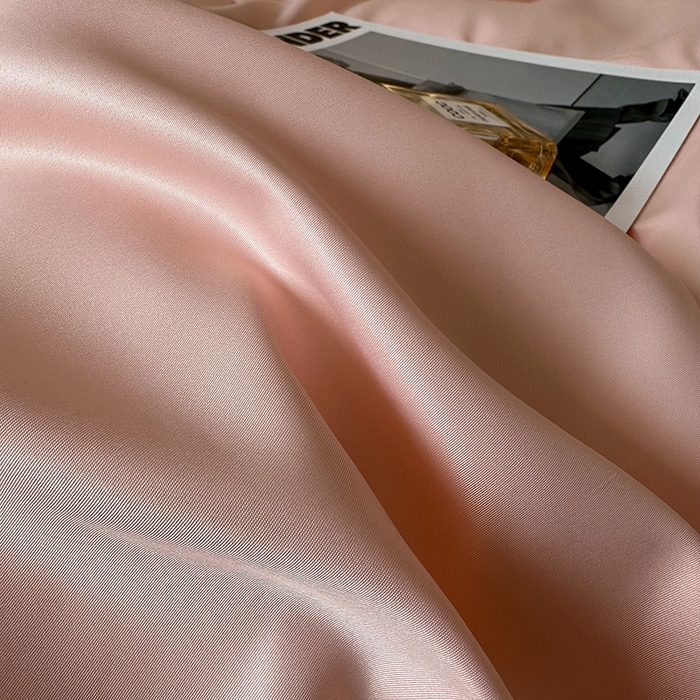 91家纺网 家纺一手货源 找家纺 缦绣阁家纺  2026新款夏季轻奢水洗冰丝四件套真丝简约纯色被罩被套学生宿舍三件套-洛可可系列 洛可可-粉色+银灰