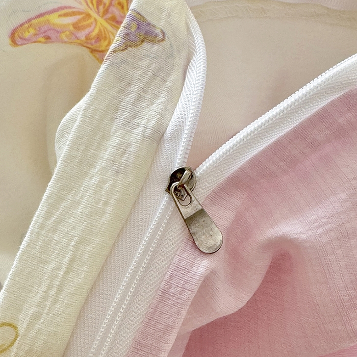 91家纺网 家纺一手货源 找家纺 悠米悠家 2026新款亲肤舒适木棉双层纱印花四件套 温软蝶梦