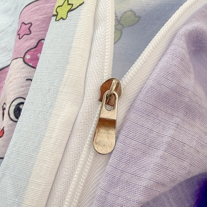 91家纺网 家纺一手货源 找家纺 悠米悠家 2026新款亲肤舒适木棉双层纱印花四件套 星梦精灵仔