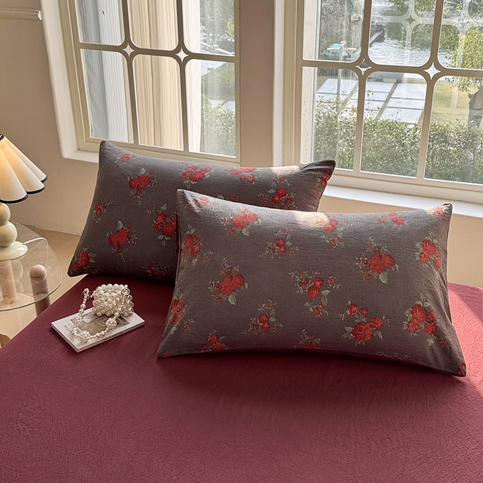 91家纺网 家纺一手货源 找家纺 悠米悠家 2026新款亲肤舒适木棉双层纱印花四件套 绯烟絮语