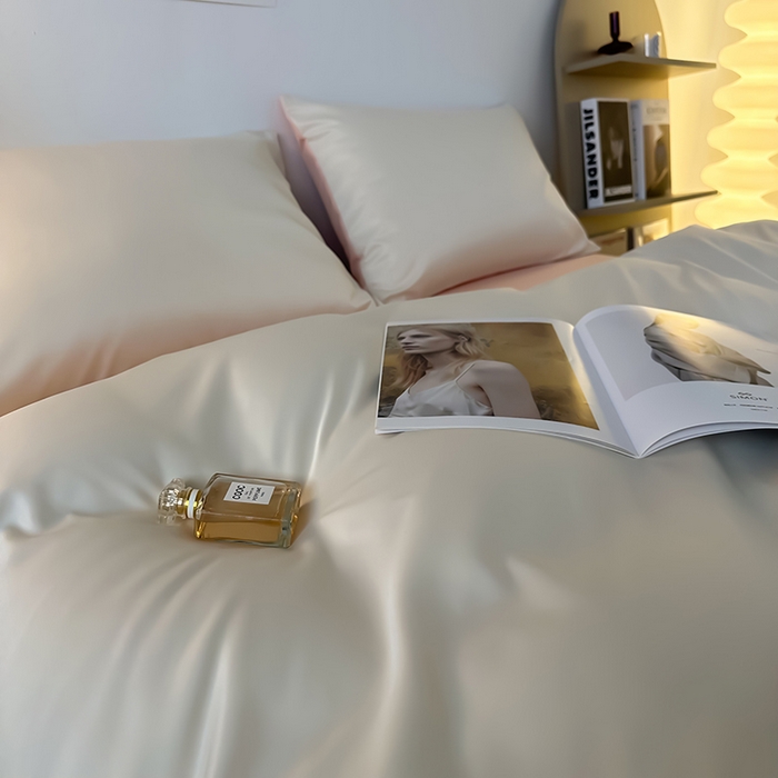 91家纺网 家纺一手货源 找家纺 缦绣阁家纺  2026新款夏季轻奢水洗冰丝四件套真丝简约纯色被罩被套学生宿舍三件套-洛可可系列 洛可可-奶昔粉