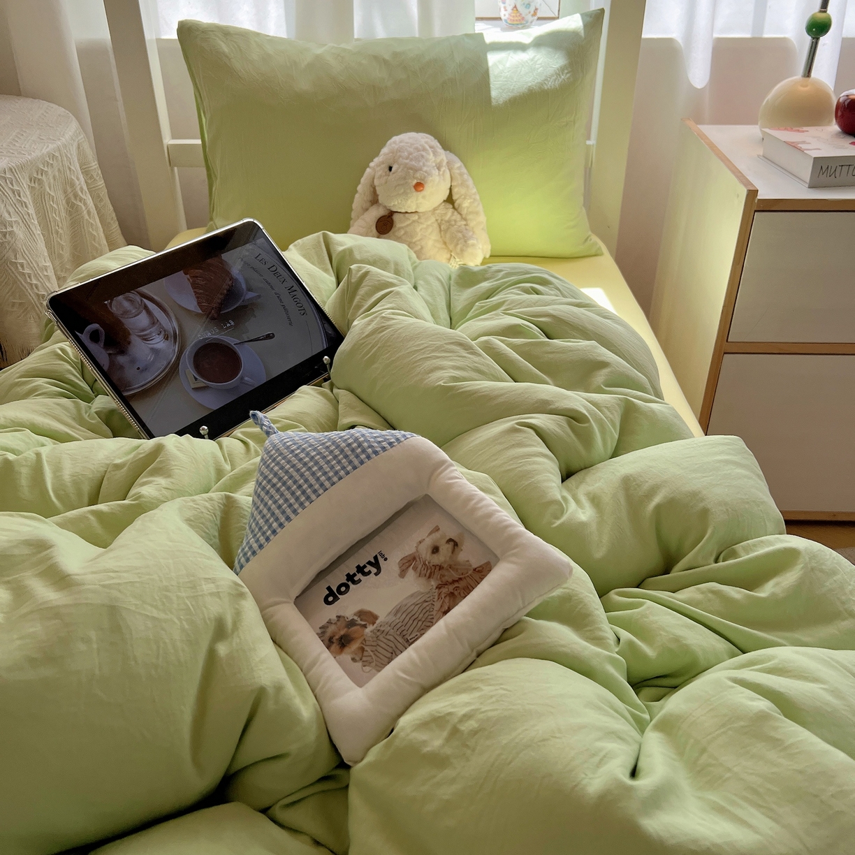 91家纺网 家纺一手货源 找家纺 缦绣阁家纺 2026新款亲肤水洗棉纯色四件套床单被罩被套单件学生宿舍上下铺单人三件套 果绿浅黄