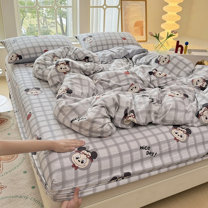 91家纺网 家纺一手货源 找家纺 悠米悠家 2026新款亲肤舒适木棉双层纱印花四件套 萌趣LABUBU