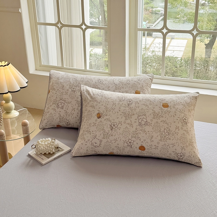 91家纺网 家纺一手货源 找家纺 悠米悠家 2026新款亲肤舒适木棉双层纱印花四件套 蜜熊絮语