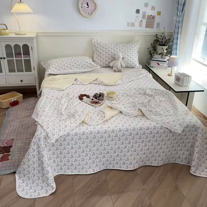 91家纺网 家纺一手货源 找家纺 优悦生活馆 2026新款花边款锦氨凉感丝夏被 栗花