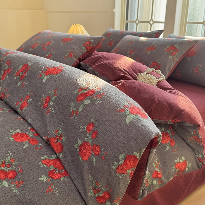 91家纺网 家纺一手货源 找家纺 悠米悠家 2026新款亲肤舒适木棉双层纱印花四件套 绯烟絮语