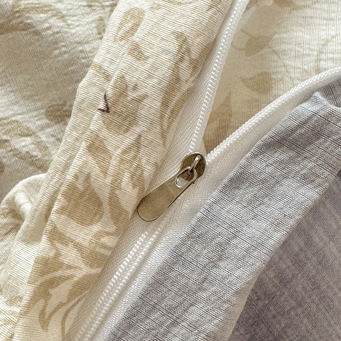 91家纺网 家纺一手货源 找家纺 悠米悠家 2026新款亲肤舒适木棉双层纱印花四件套 蜜熊絮语