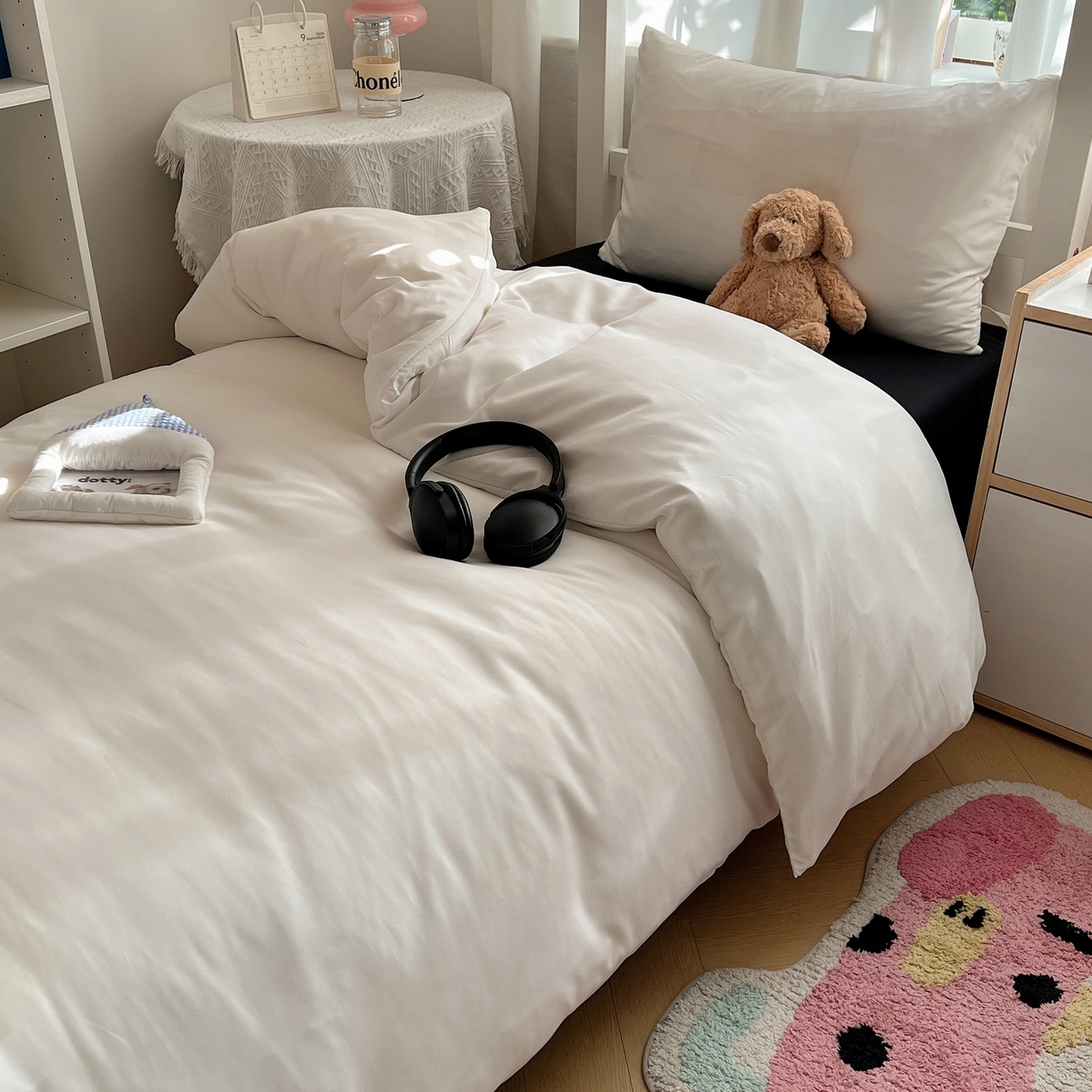 91家纺网 家纺一手货源 找家纺 缦绣阁家纺 2026新款亲肤水洗棉纯色四件套床单被罩被套单件学生宿舍上下铺单人三件套 奶白酷黑