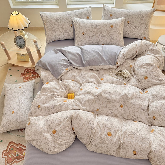 91家纺网 家纺一手货源 找家纺 悠米悠家 2026新款亲肤舒适木棉双层纱印花四件套 蜜熊絮语