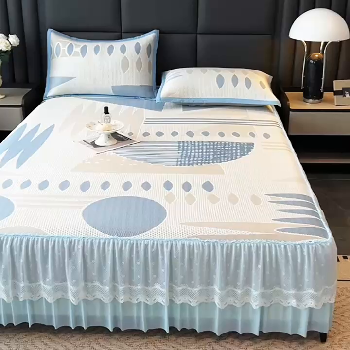 91家纺网 家纺一手货源 找家纺 宜派家纺 2026新款几何PE凉感丝床裙款凉席三件套 几何蓝-床裙