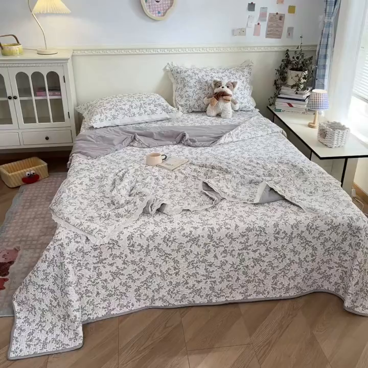 91家纺网 家纺一手货源 找家纺 优悦生活馆 2026新款花边款锦氨凉感丝夏被 素锦