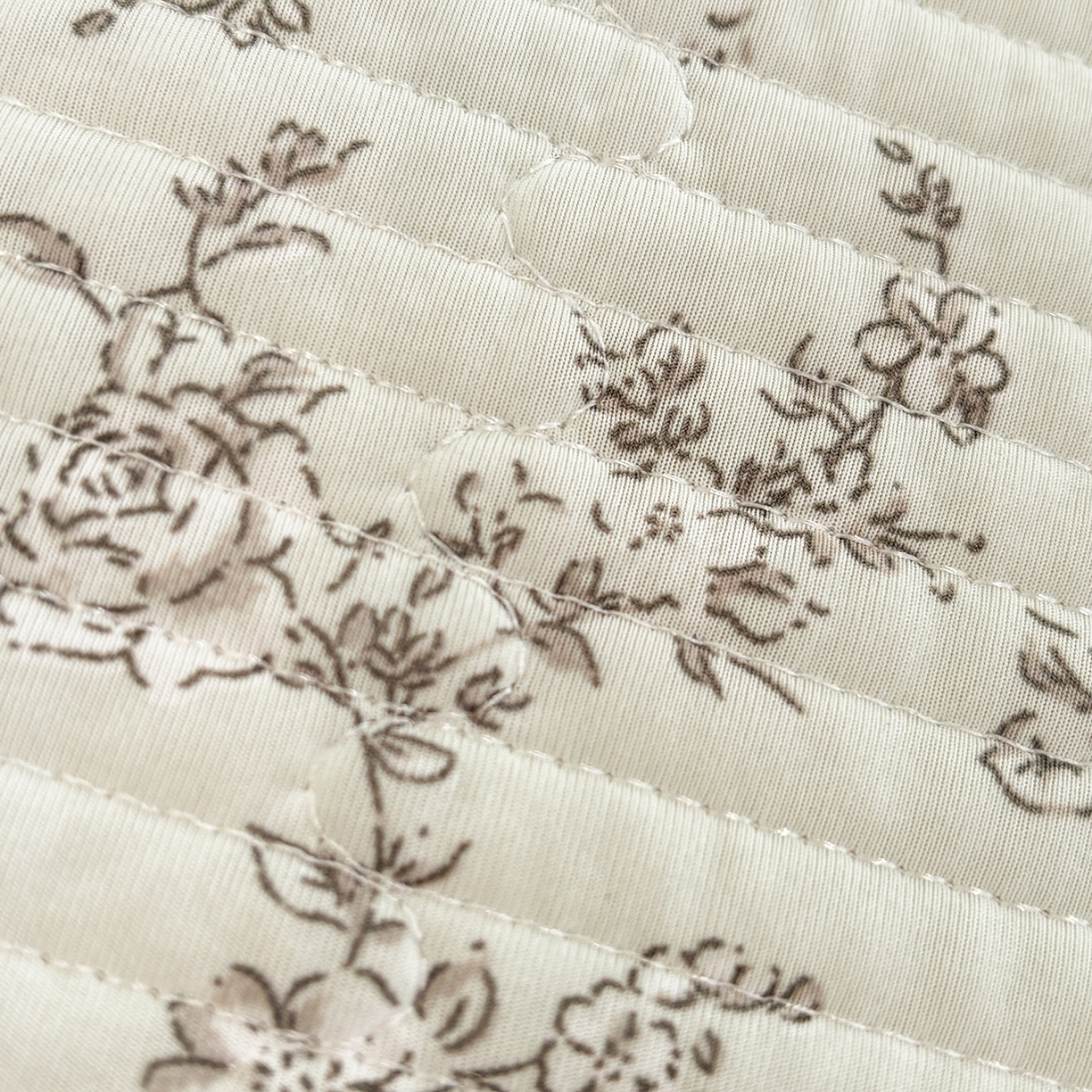 91家纺网 家纺一手货源 找家纺 优悦生活馆 2026新款花边款锦氨凉感丝夏被 紫雾