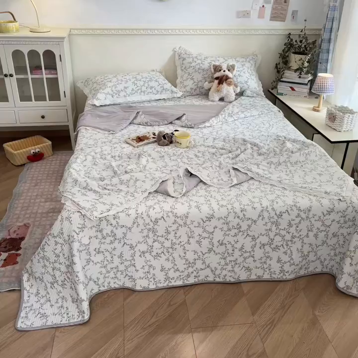 91家纺网 家纺一手货源 找家纺 优悦生活馆 2026新款花边款锦氨凉感丝夏被 紫雾