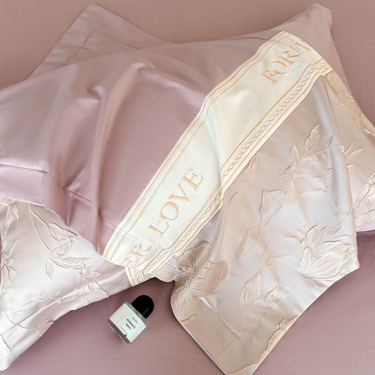 91家纺网 家纺一手货源 找家纺 犇牛仓储供应链 2026春夏新款浮雕刺绣四件套-浮光韵梦 浮光韵梦-寐粉