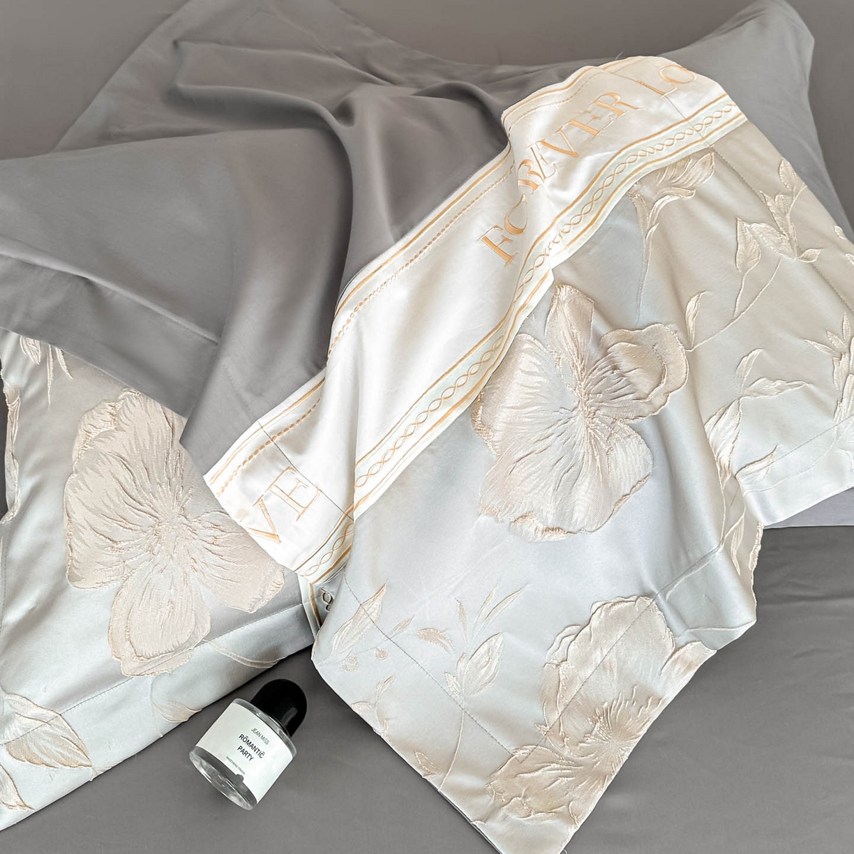 91家纺网 家纺一手货源 找家纺 犇牛仓储供应链 2026春夏新款浮雕刺绣四件套-浮光韵梦 浮光韵梦-雅士灰