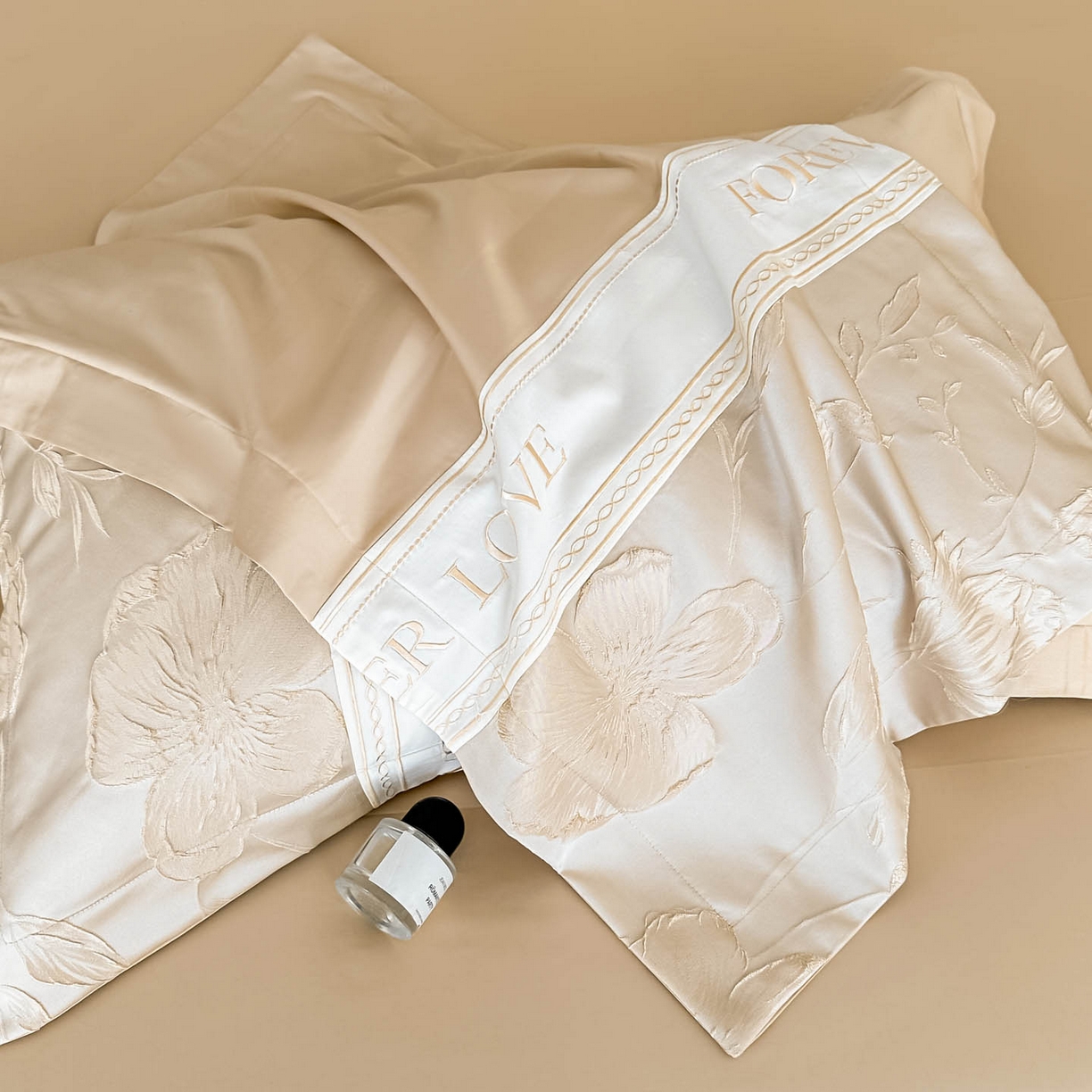 91家纺网 家纺一手货源 找家纺 犇牛仓储供应链 2026春夏新款浮雕刺绣四件套-浮光韵梦 浮光韵梦-羊脂杏