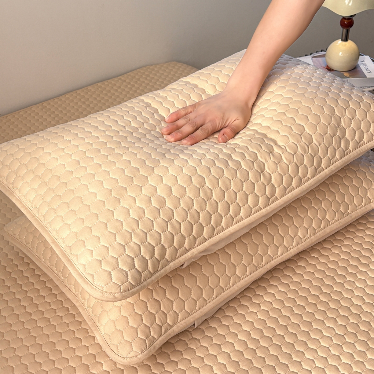 91家纺网 家纺一手货源 找家纺 居眠 2026新款微笑全棉夹棉单枕套枕套单件 微笑-卡其