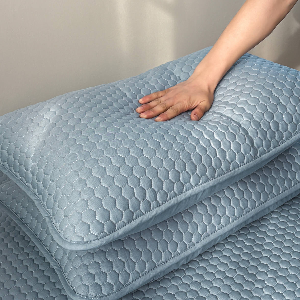 91家纺网 家纺一手货源 找家纺 居眠 2026新款微笑全棉夹棉单枕套枕套单件 微笑-蓝色