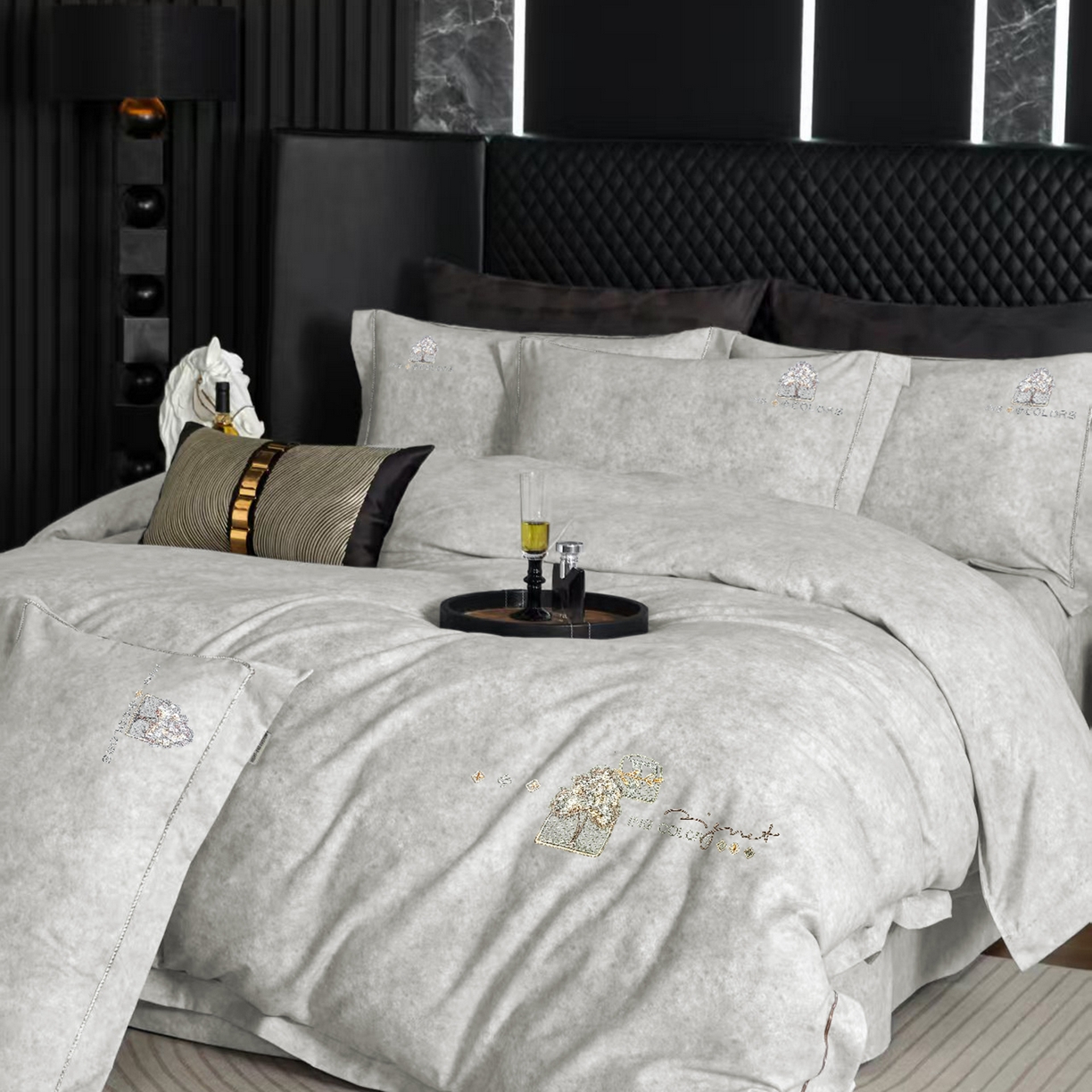 91家纺网 家纺一手货源 找家纺 玖玖爱家纺 2026新款波尔卡全棉全工艺AB版刺绣四件套 银灰