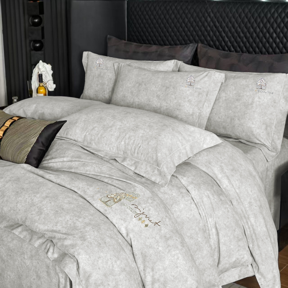 91家纺网 家纺一手货源 找家纺 玖玖爱家纺 2026新款波尔卡全棉全工艺AB版刺绣四件套 银灰