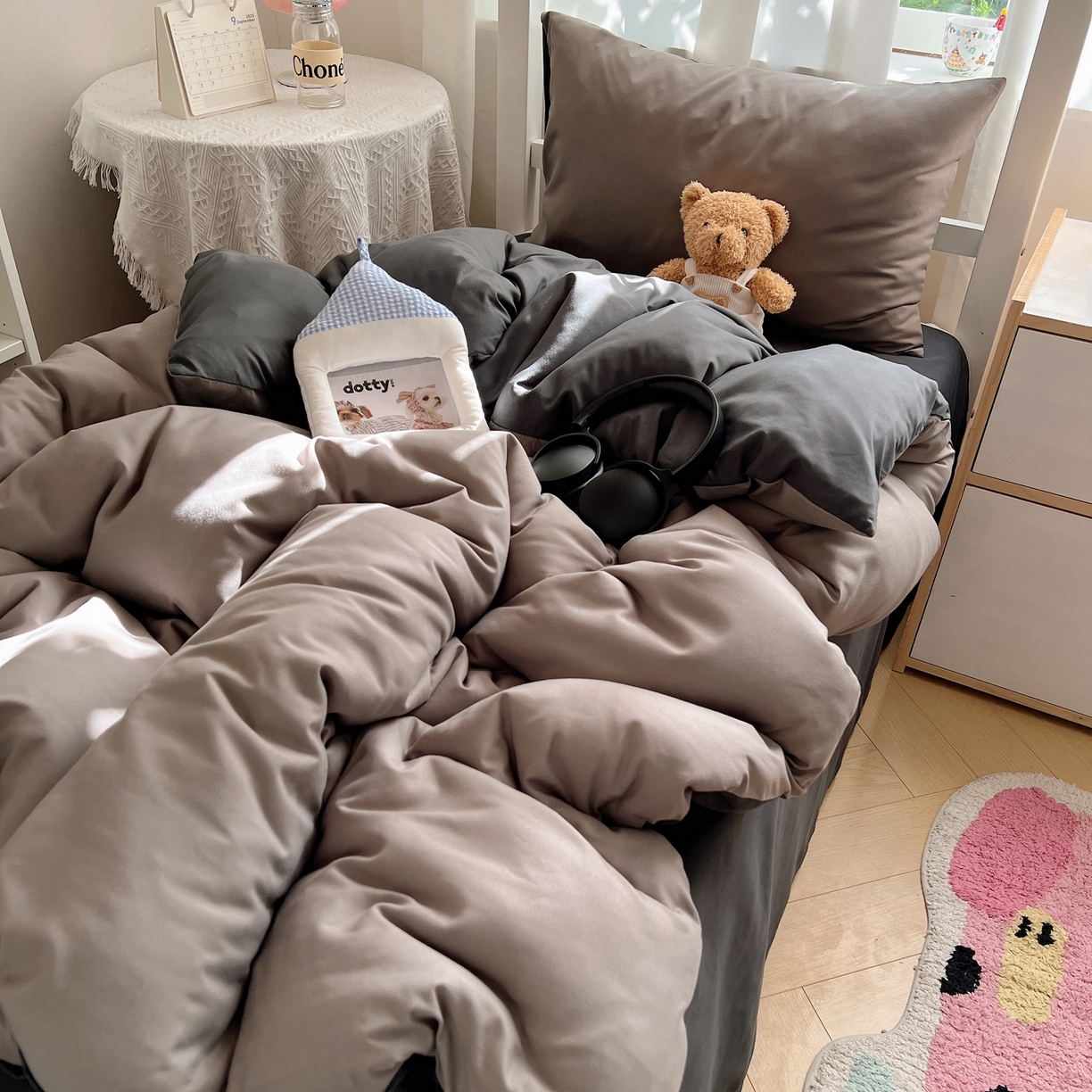 91家纺网 家纺一手货源 找家纺 缦绣阁家纺 2026新款亲肤水洗棉纯色四件套床单被罩被套单件学生宿舍上下铺单人三件套 浅灰深灰