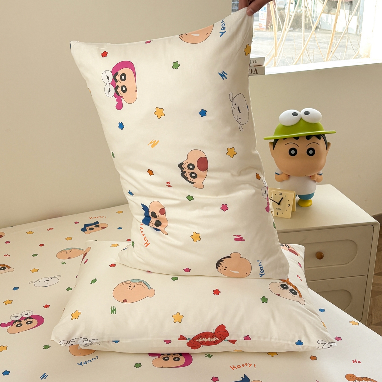 91家纺网 家纺一手货源 找家纺 居眠 2026新款全棉纯棉印花单层蜡笔小新单枕套枕套单件 小新派对