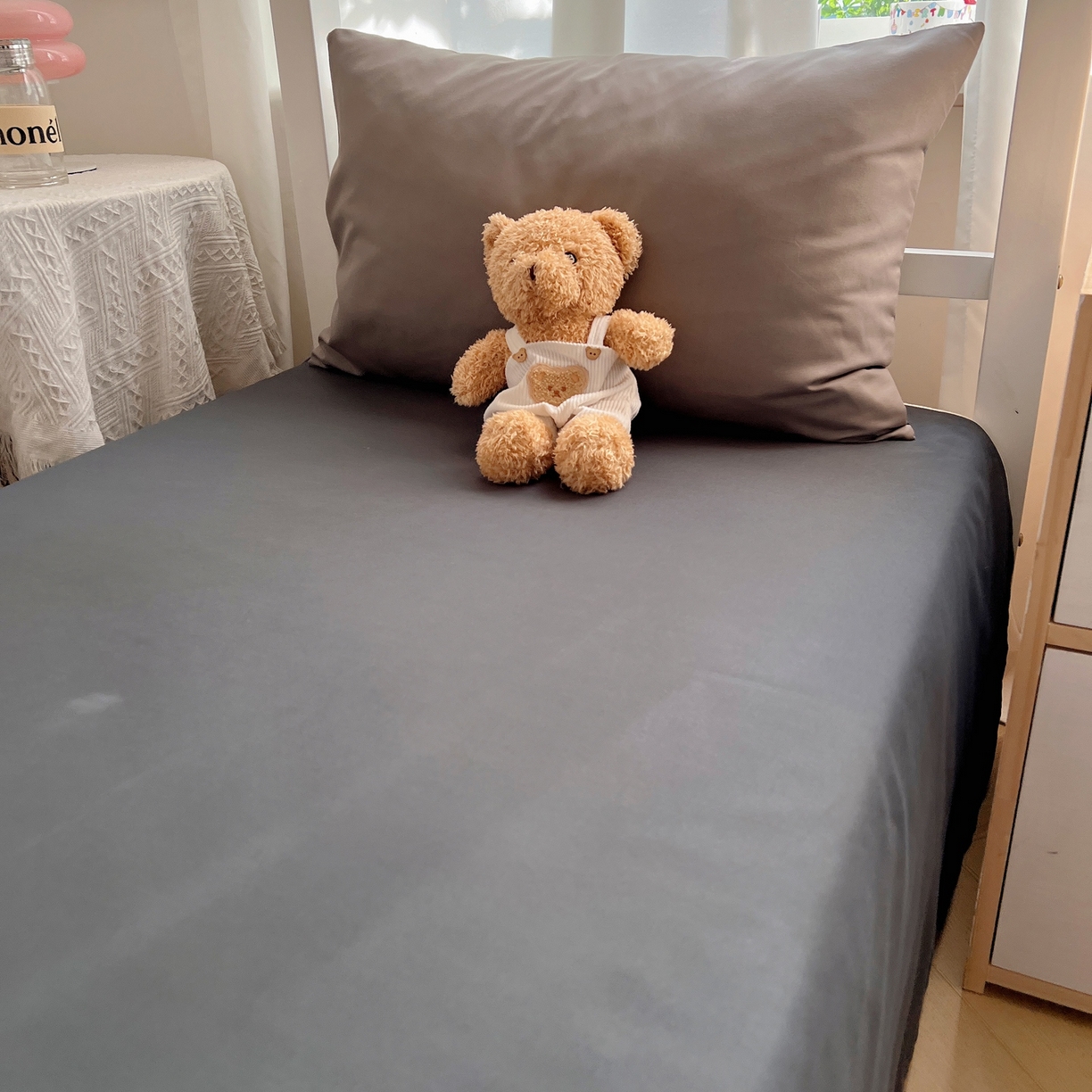 91家纺网 家纺一手货源 找家纺 缦绣阁家纺 2026新款亲肤水洗棉纯色四件套床单被罩被套单件学生宿舍上下铺单人三件套 浅灰深灰