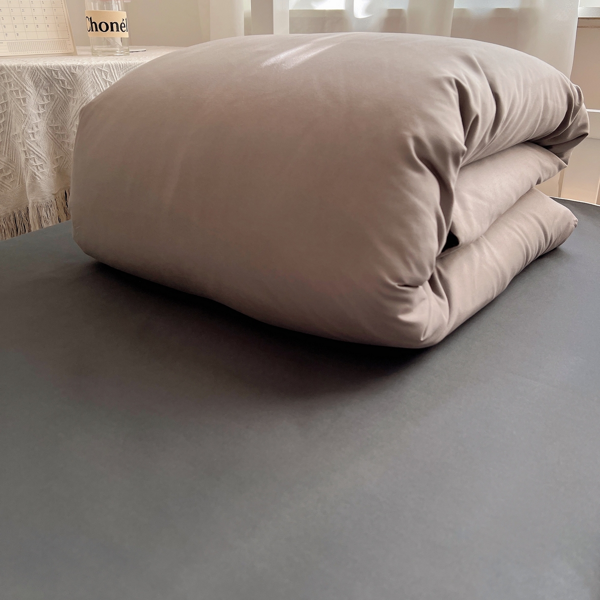 91家纺网 家纺一手货源 找家纺 缦绣阁家纺 2026新款亲肤水洗棉纯色四件套床单被罩被套单件学生宿舍上下铺单人三件套 浅灰深灰